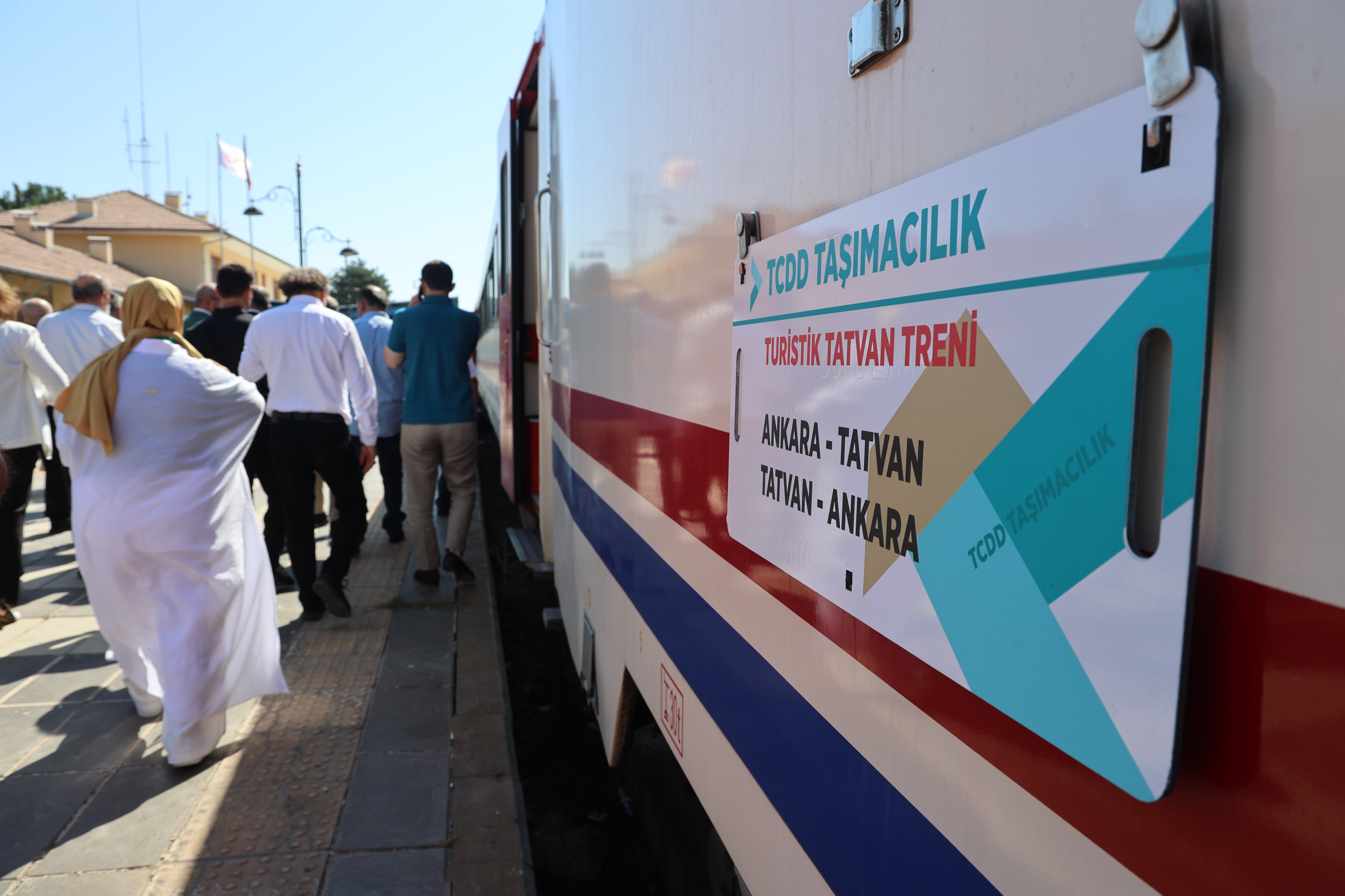 Turistik Tatvan treni Elazığ’da