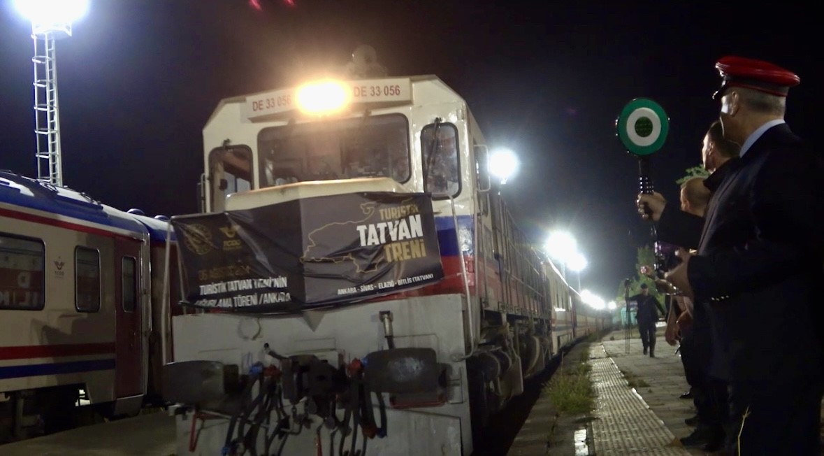 Turistik Tatvan Treni Tatvan’da coşkuyla karşılandı