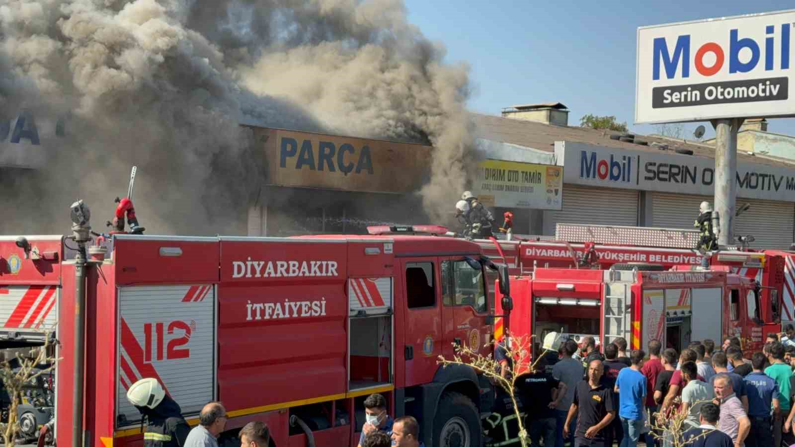 Diyarbakır’da 3. Sanayi Sitesindeki yangın kontrol altına alındı