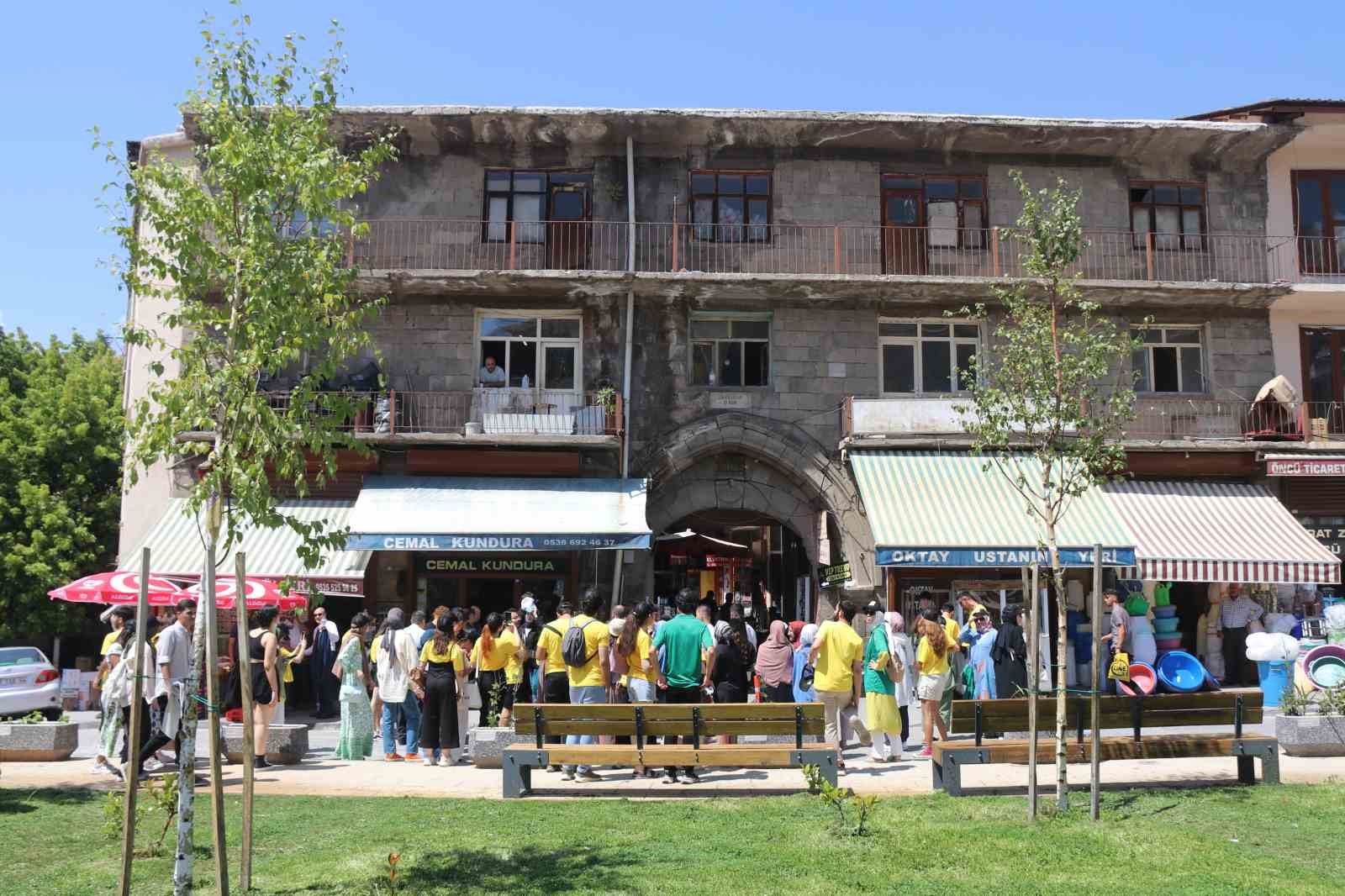 Turistik Tatvan yolcuları Bitlis’i gezdi