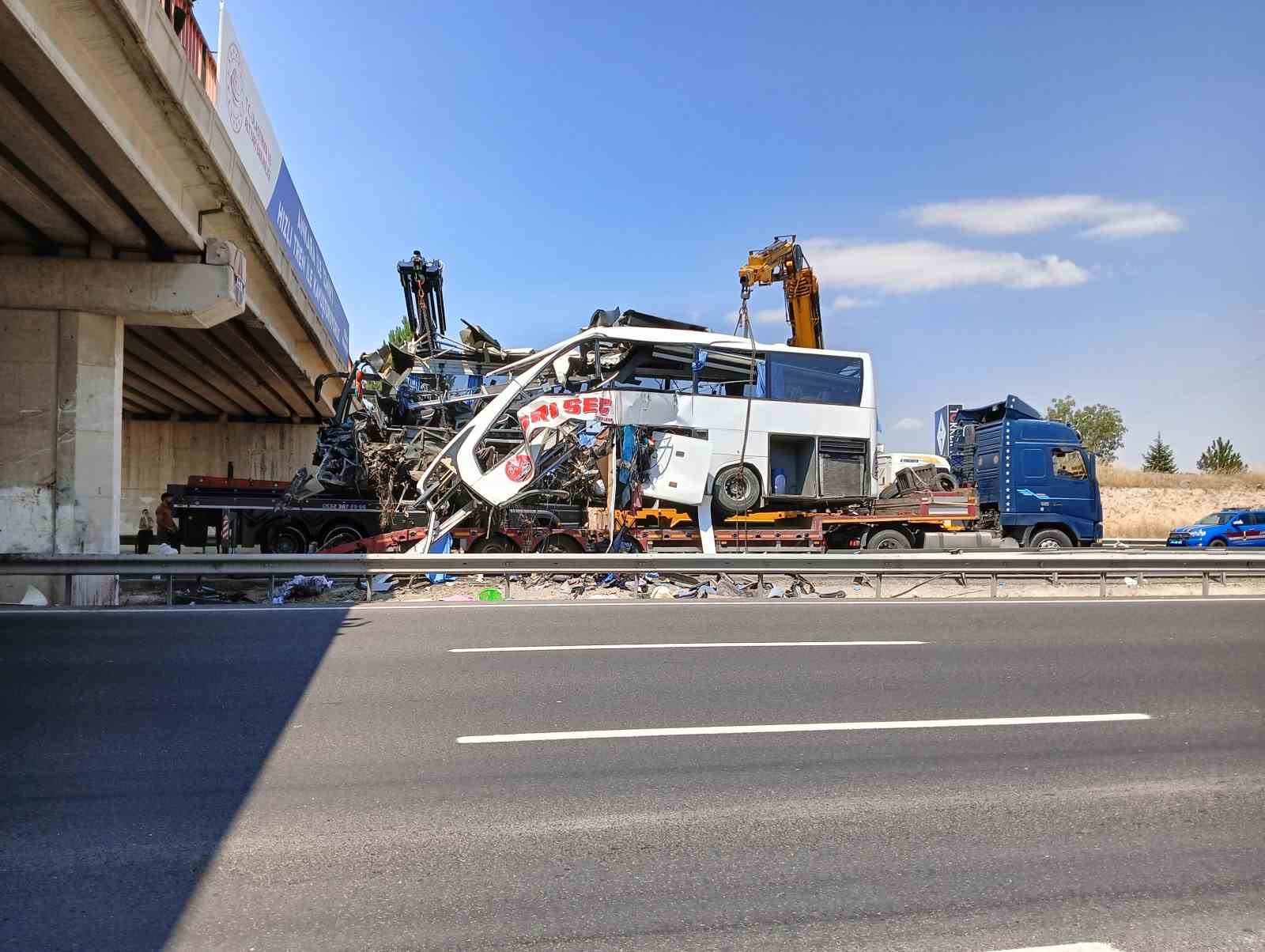 Ankara’da hurdaya dönen Ağrı otobüsü yoldan kaldırıldı