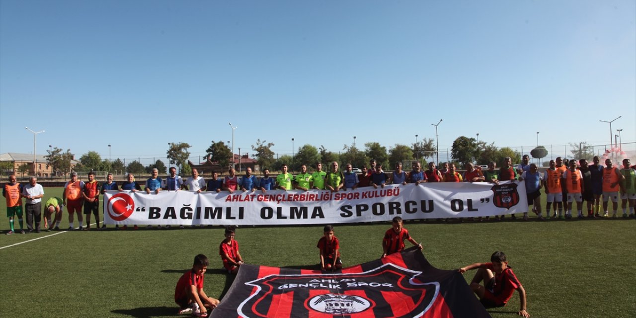 Ahlat'ta "4. Şöhretler Futbol Turnuvası" düzenlendi