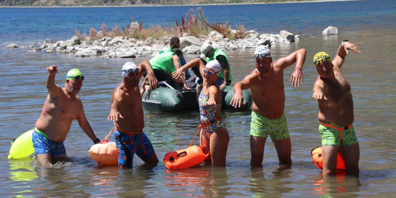 Nemrut ve Van Gölü için 8 kilometre yüzdüler