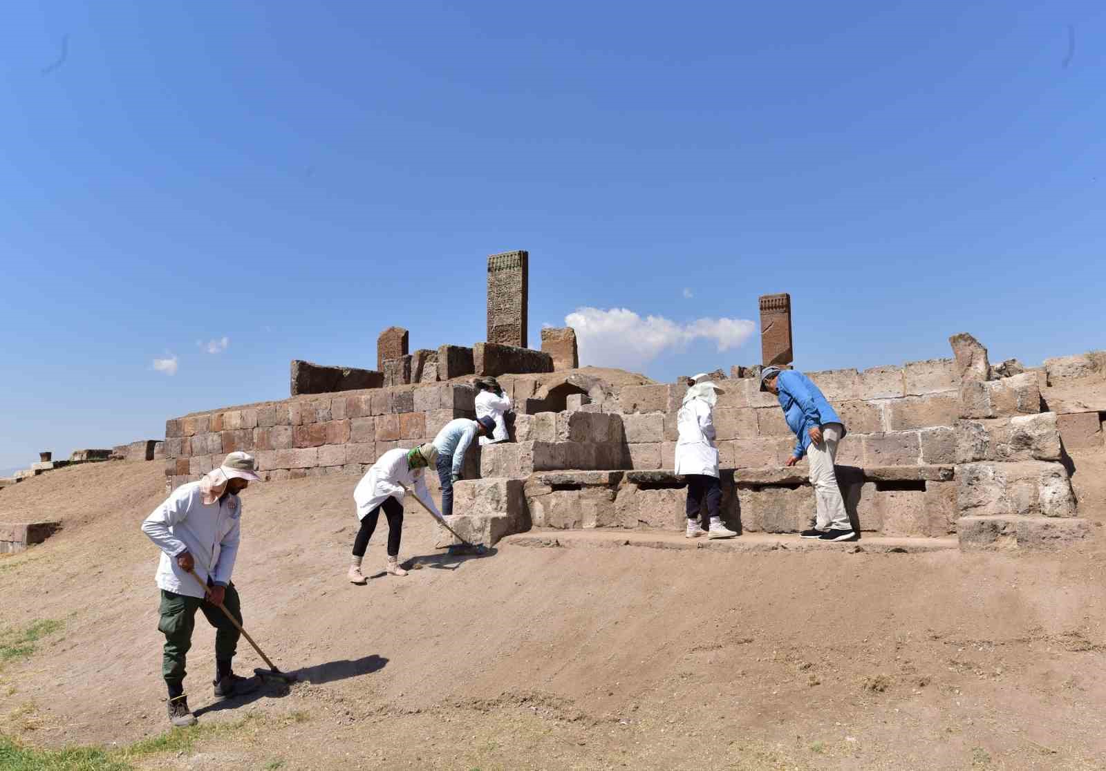 Bitlis'te dünyanın en büyük Türk İslam mezarlığı restorasyonlarla iyileştiriliyor