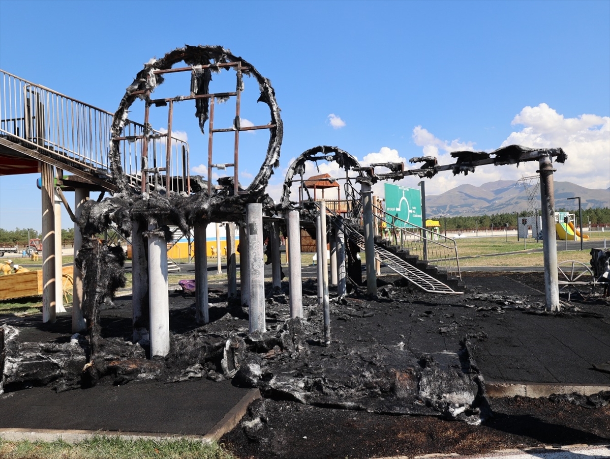 Erzurum'da trafik eğitim parkı yandı