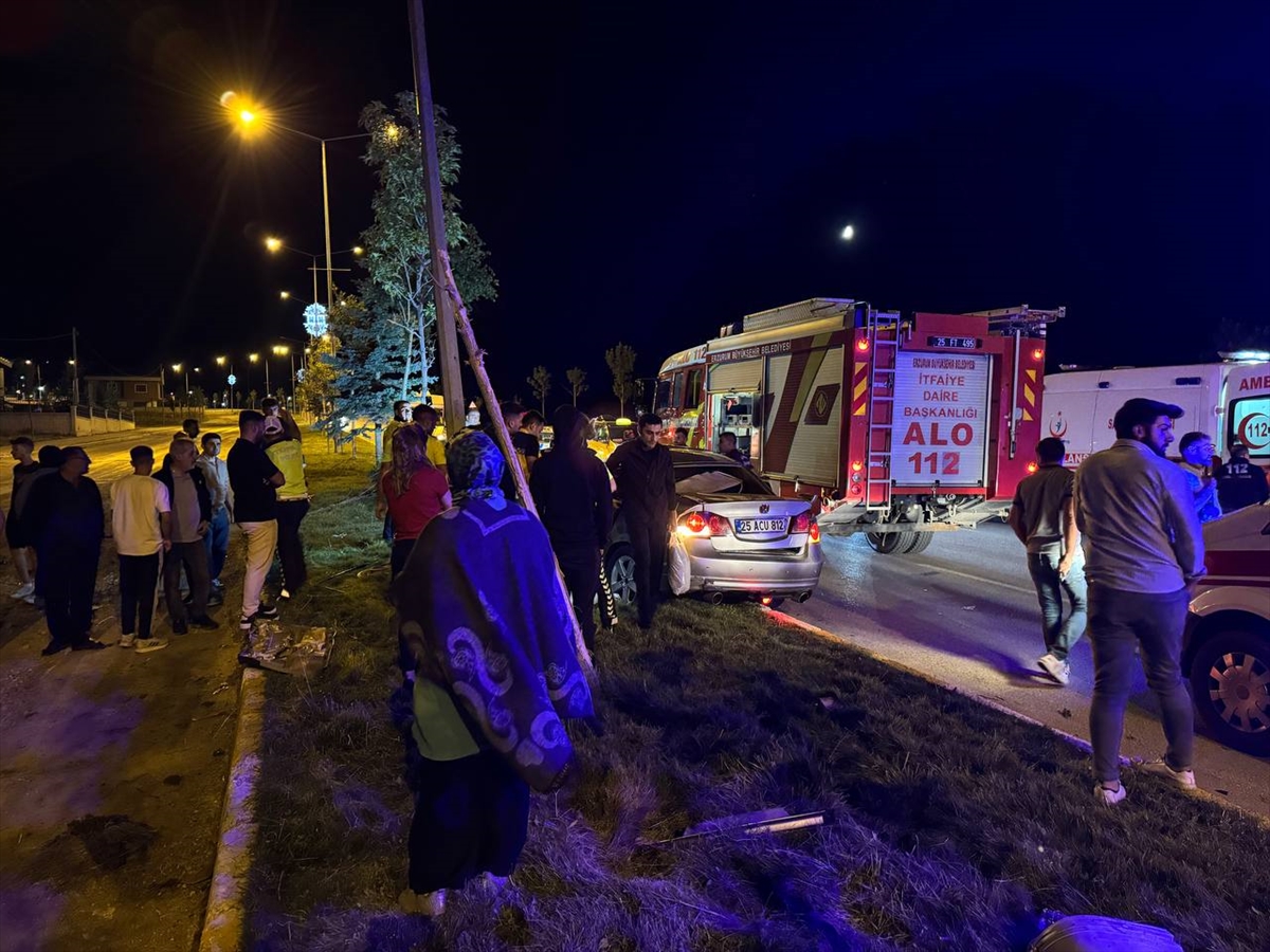 Erzurum'da otomobil direğe girdi: 1 ölü, 2 yaralı