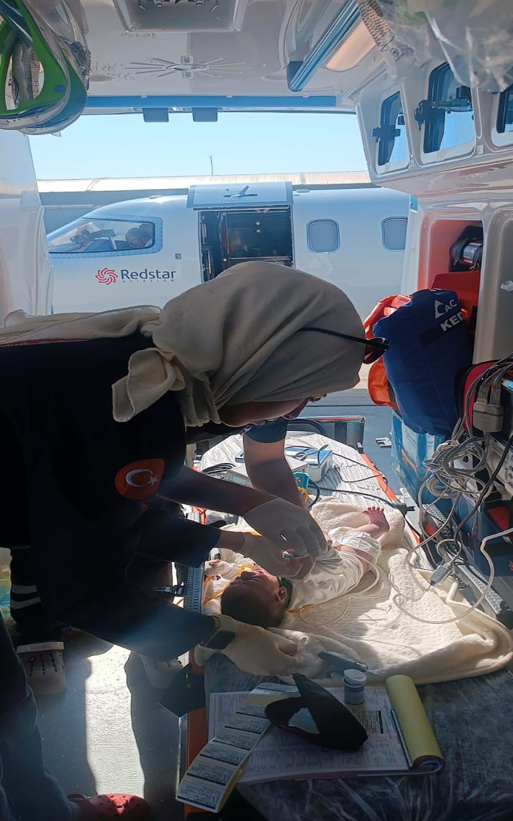 Muş'ta ambulans uçak 44 günlük bebek için havalandı