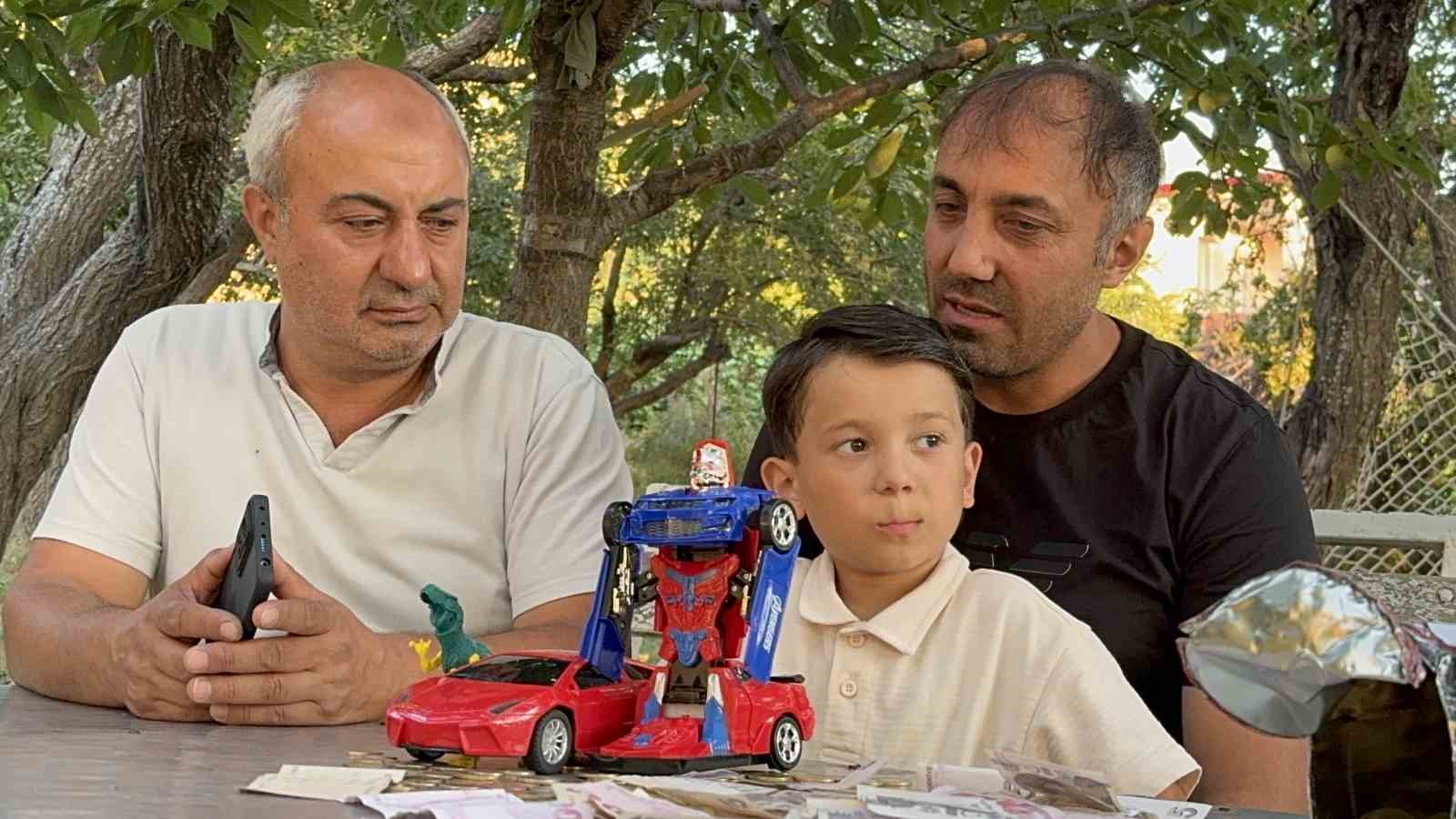 Bitlis'te minik Burak'tan örnek davranış