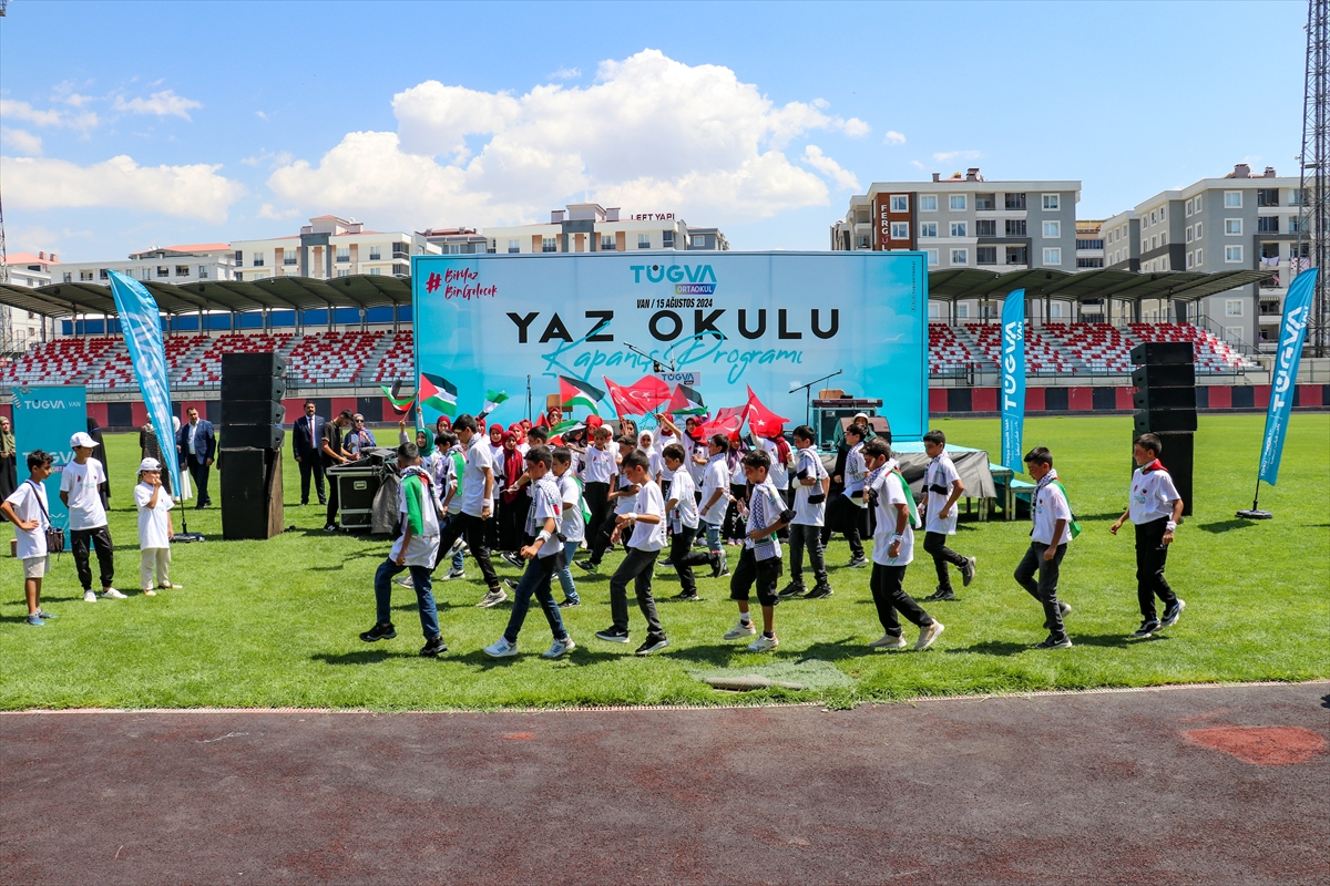 Van'da TÜGVA yaz okulu kapanış programı düzenlendi