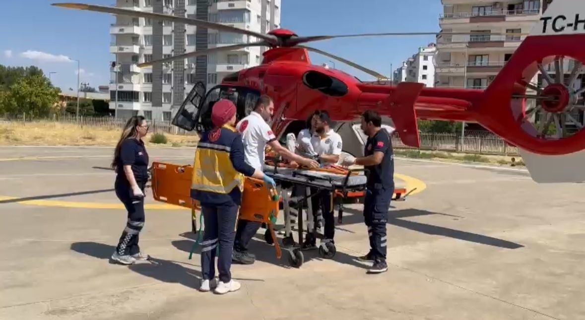 Diyarbakır’da damdan düşen çocuk ambulans helikopterle hastaneye kaldırıldı