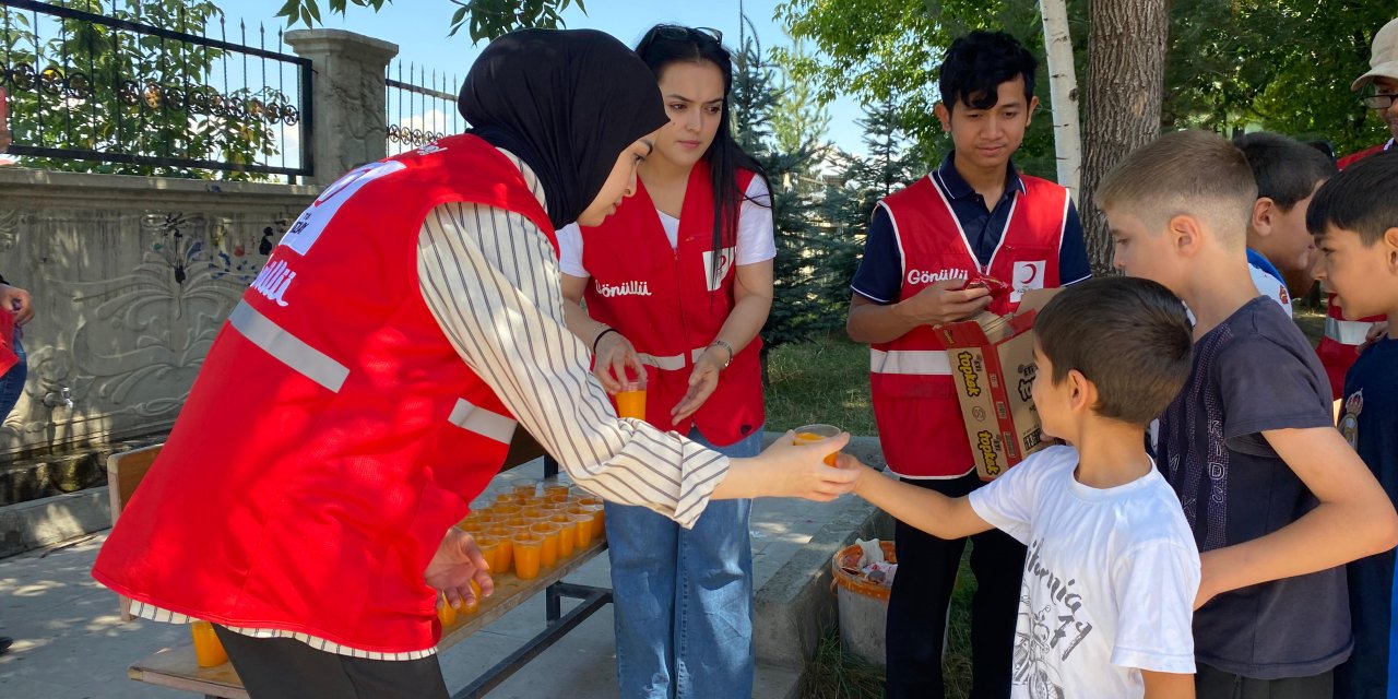 Ağrı Kızılay Yaz Okulu Öğrencilerini Unutmadı