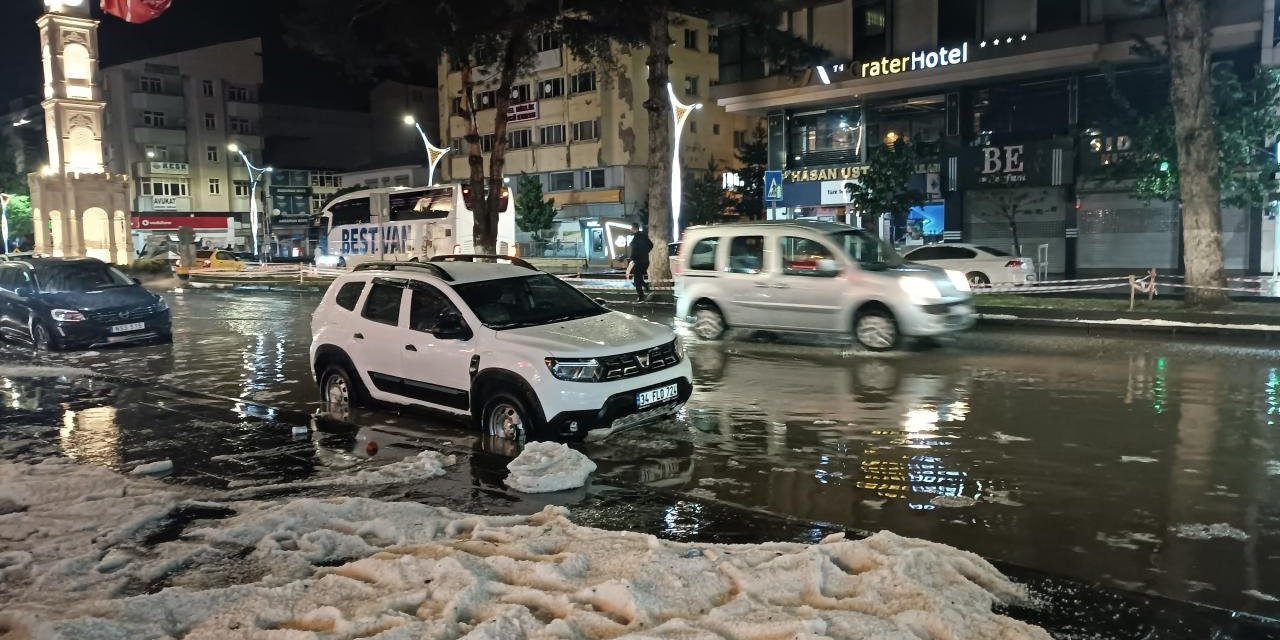 Bitlis'te sağanak etkili oldu