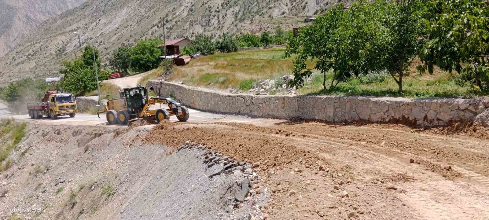 Erzurum’da sık sık yaşanan heyelan korkutuyor