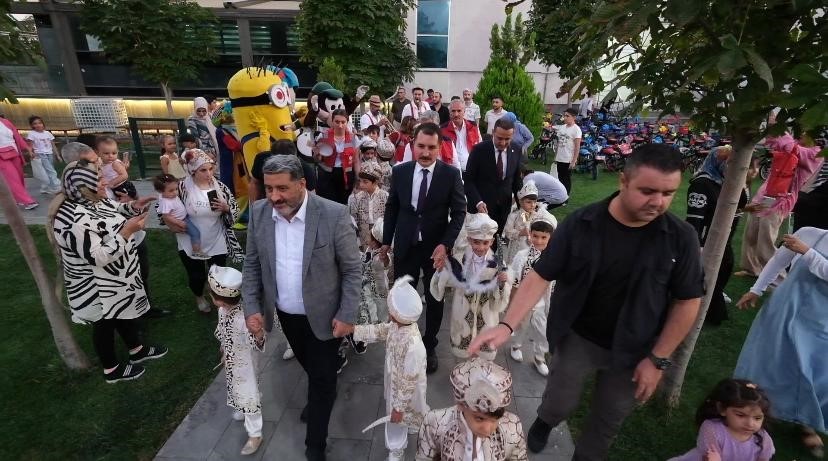 Diyarbakır’da 30 çocuğa sünnet şöleni düzenlendi