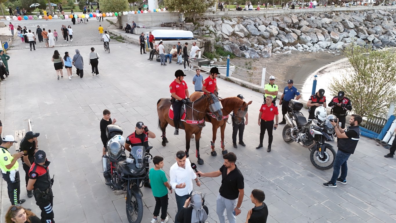 Bitlis'te atlı birlikler devriye attı