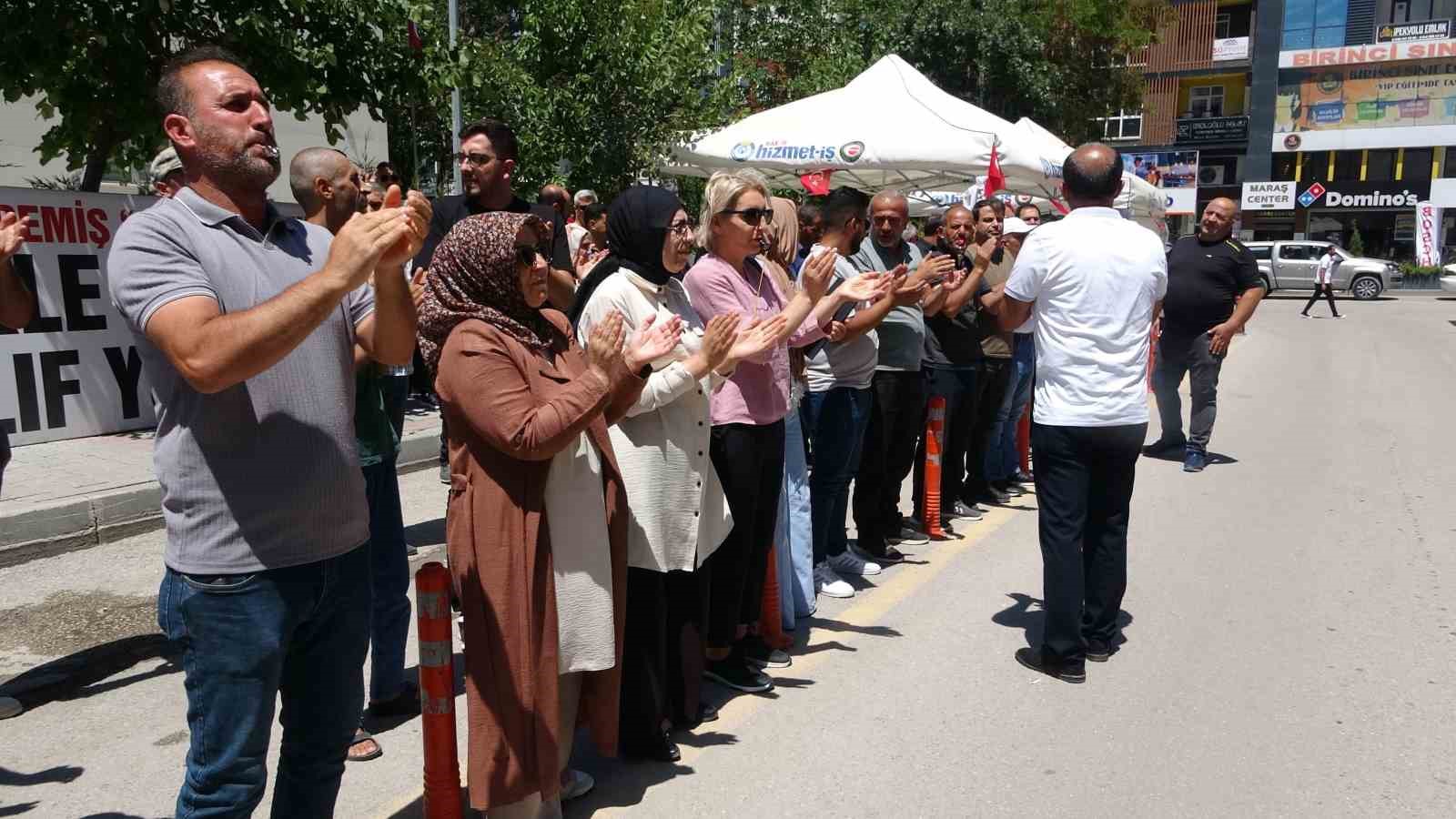 Van’da belediyelerden çıkarılan işçiler 114 gündür haklarını arıyor