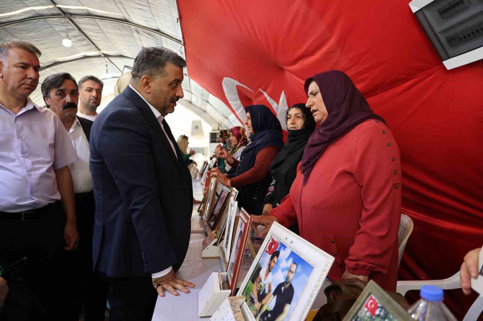 Diyarbakır annelerine AK Parti İl Başkanı Ocak’tan ziyaret