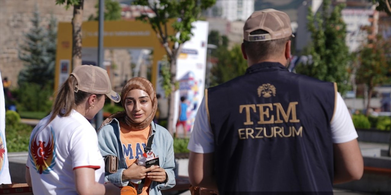 Erzurum’da polisler 20 bin kişiyi terör konusunda bilgilendirdi