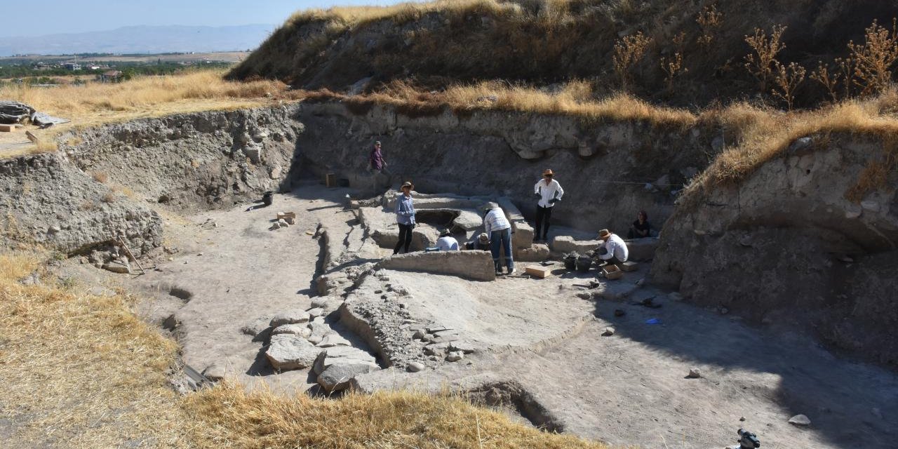 Arslantepe Höyüğü'nde 7 bin yıllık hayvan figürlü mühürler bulundu