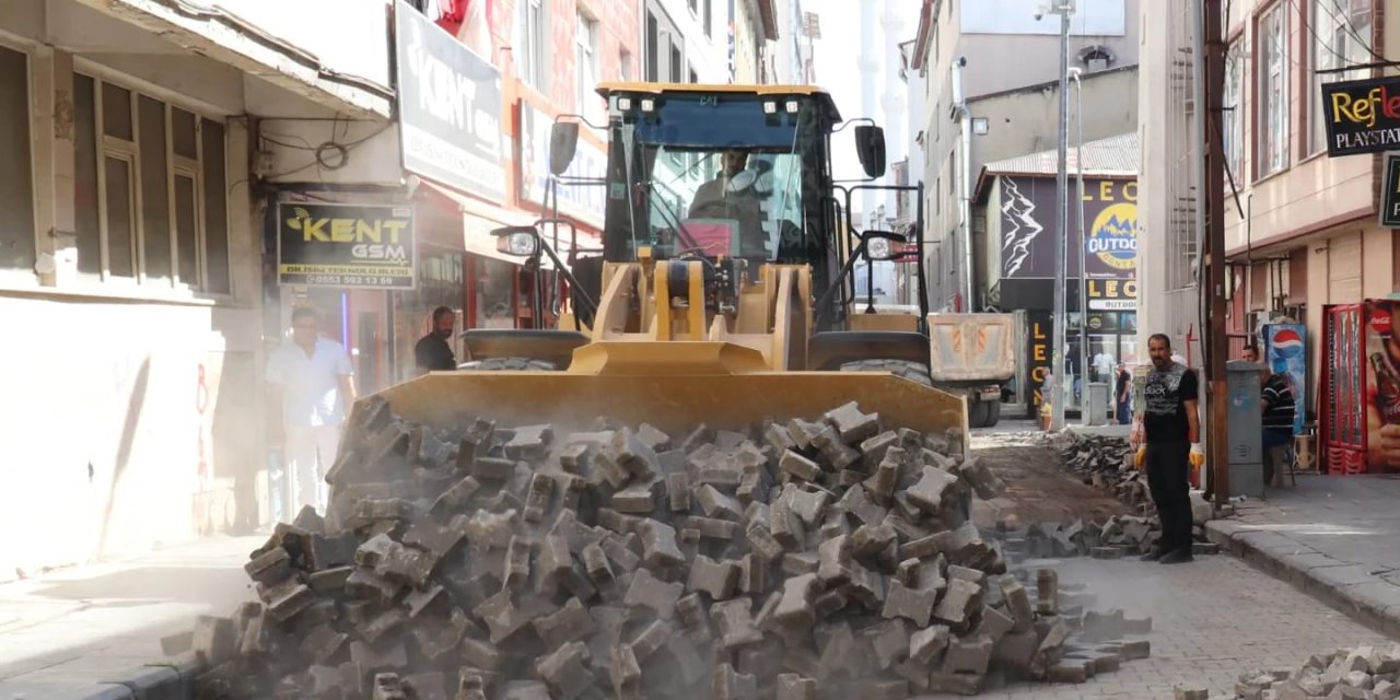 Ağrı’da trafiğe kapanacak caddelerde çalışmalar başlatıldı