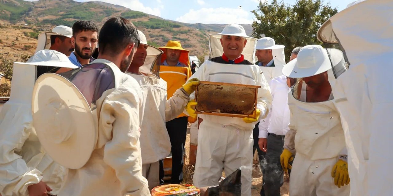 Muş’ta bal hasadı başladı