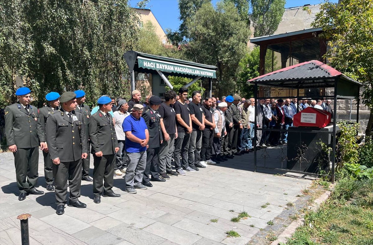 Vefat eden Kıbrıs gazisi Kars’ta son yolculuğuna uğurlandı