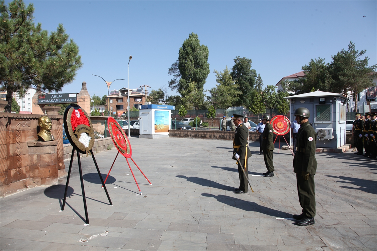 Bitlis'te Büyük Zafer'in 102. yıl dönümü kutlandı