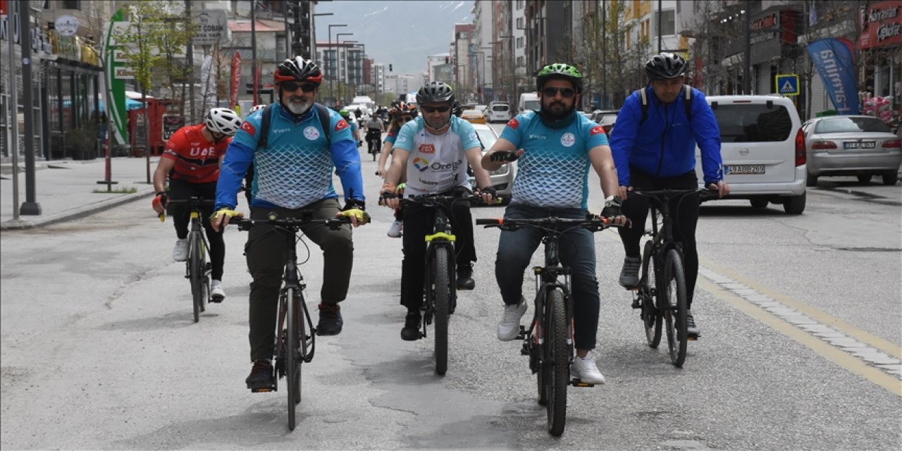 Van'da öğretmenler, 30 Ağustos Zafer Bayramı kapsamında pedal çevirdi