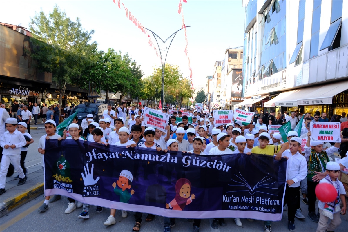 Van'da "Hayat Namazla Güzeldir" etkinliğine yoğun ilgi