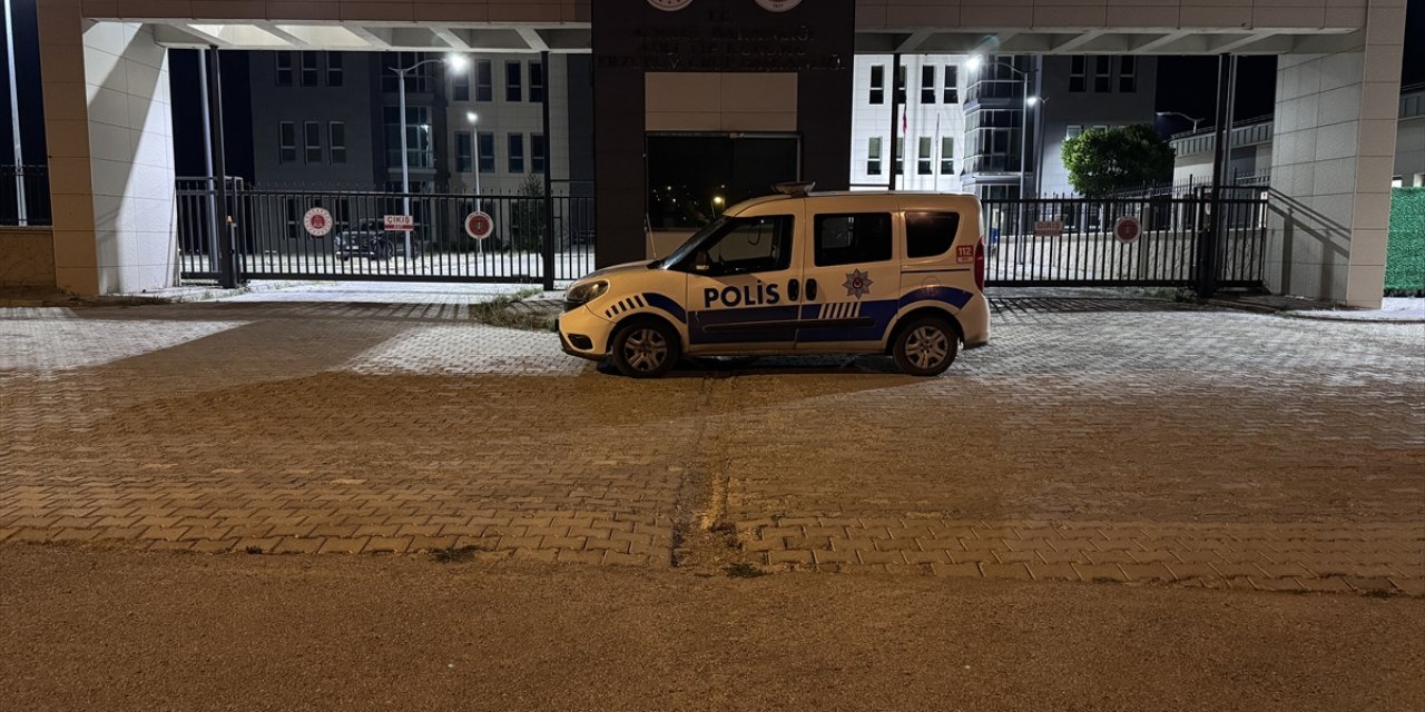 Erzurum'da babasını ve babasının arkadaşını av tüfeğiyle öldüren zanlı tutuklandı