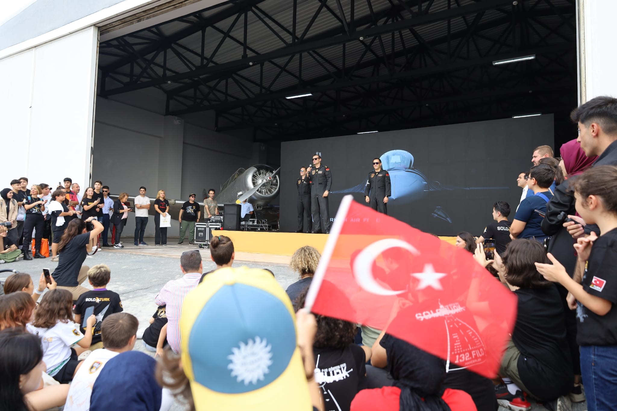 Halktan SOLOTÜRK pilotlarına yoğun ilgi