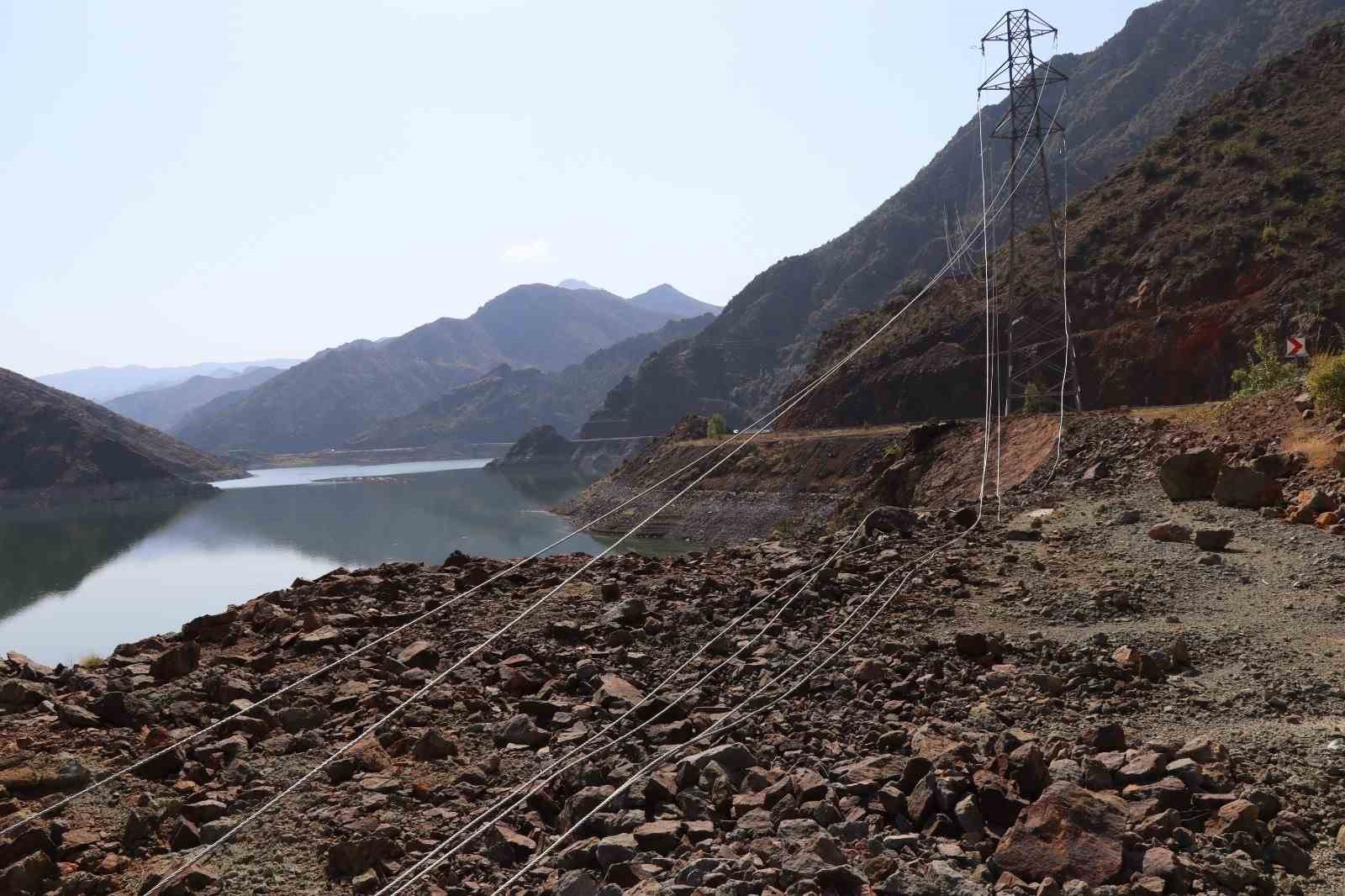 Erzurum'da o yol 3 gündür kapalı