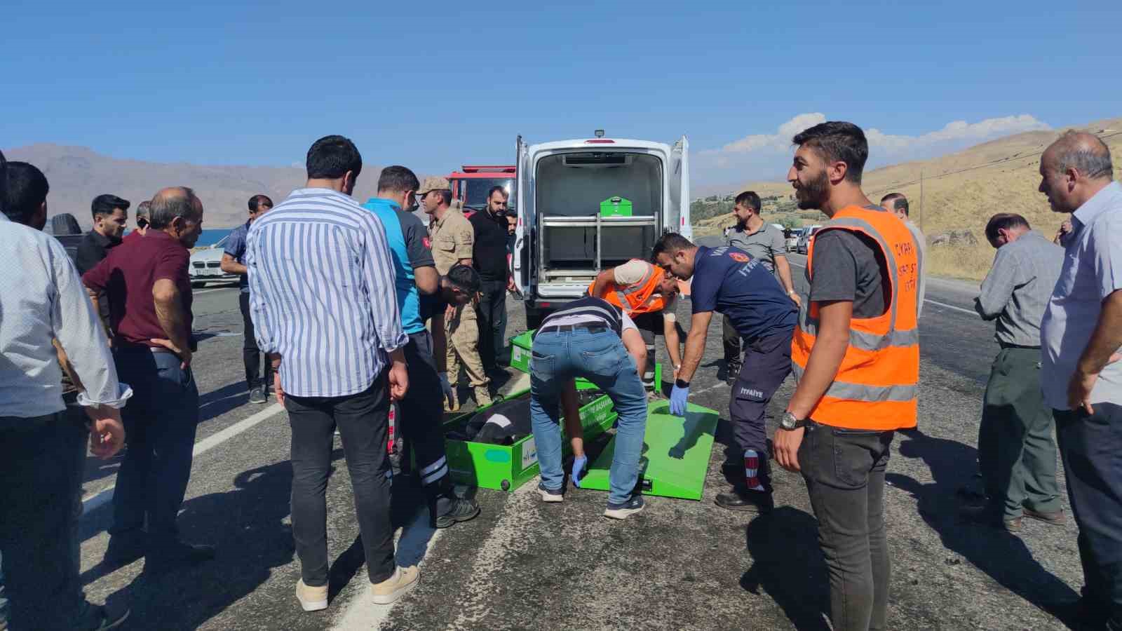 Van’da feci kazada ölen 2 kişinin cenazesi morga kaldırıldı