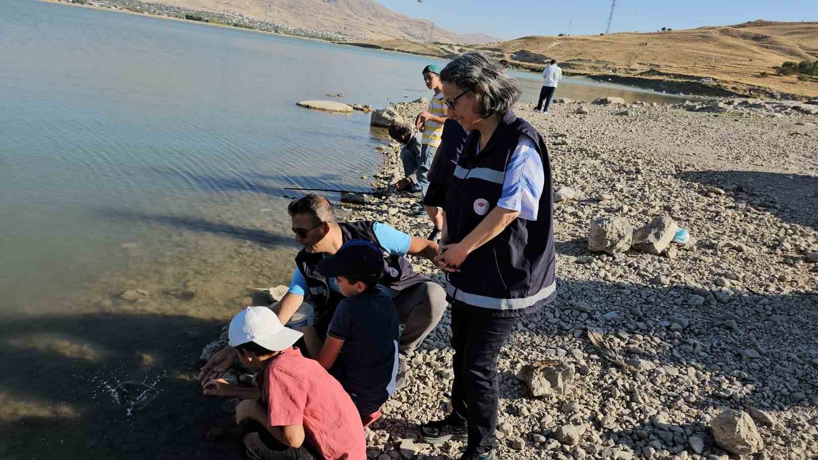 Van’da amatör balıkçılara göz açtırılmıyor