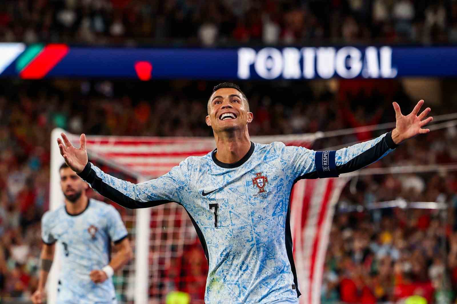 Cristiano Ronaldo, futbol tarihine geçti