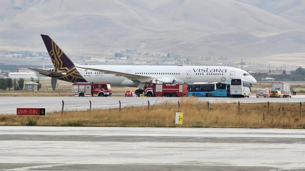 Bomba ihbarı üstüne Hindistan uçağı Erzurum’a acil iniş yaptı