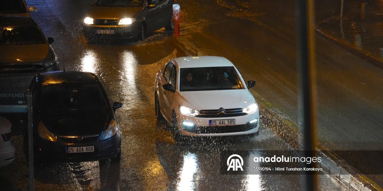 Erzurum Sağanak Yağışa Teslim Oldu