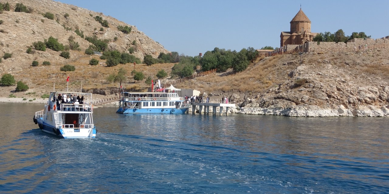 Akdamar Kilisesi' nde Ayin Hazırlığı