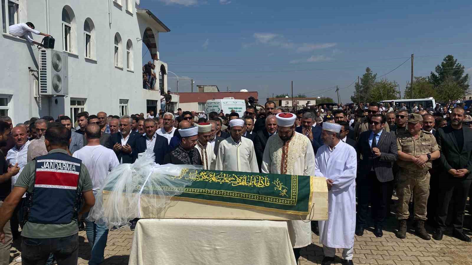 Narin’in tabutuna bırakılan duvak yürekleri dağladı