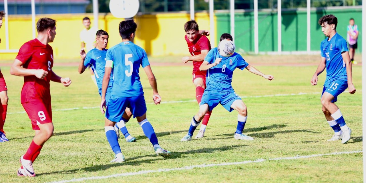 17 Yaş Altı Futbol Takımı'nın Yüzü Güldü