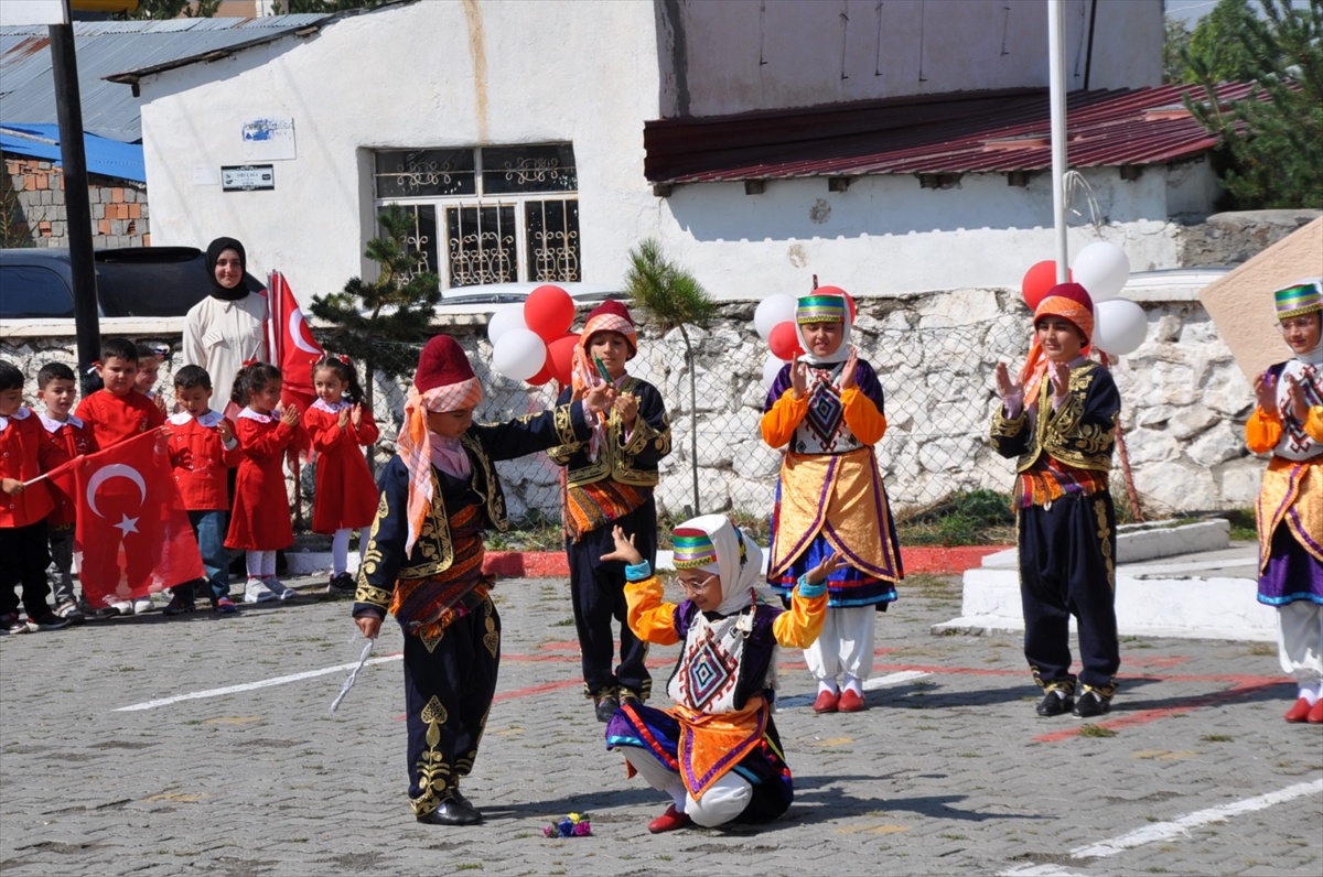 Kars'ta "İlköğretim Haftası" töreni düzenlendi