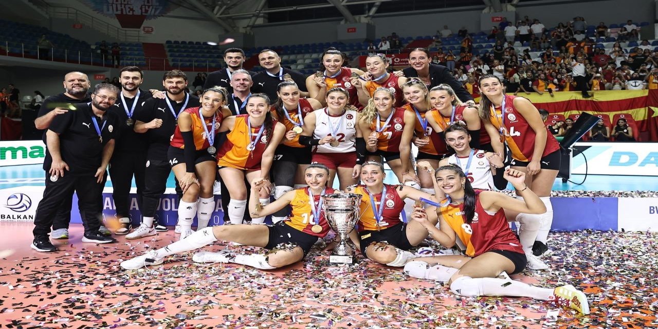 Şampiyon Galatasaray Kadın Voleybol Takımı!