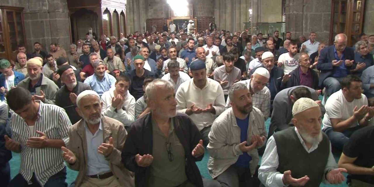 Erzurum’da Mevlid Kandili Gecesi