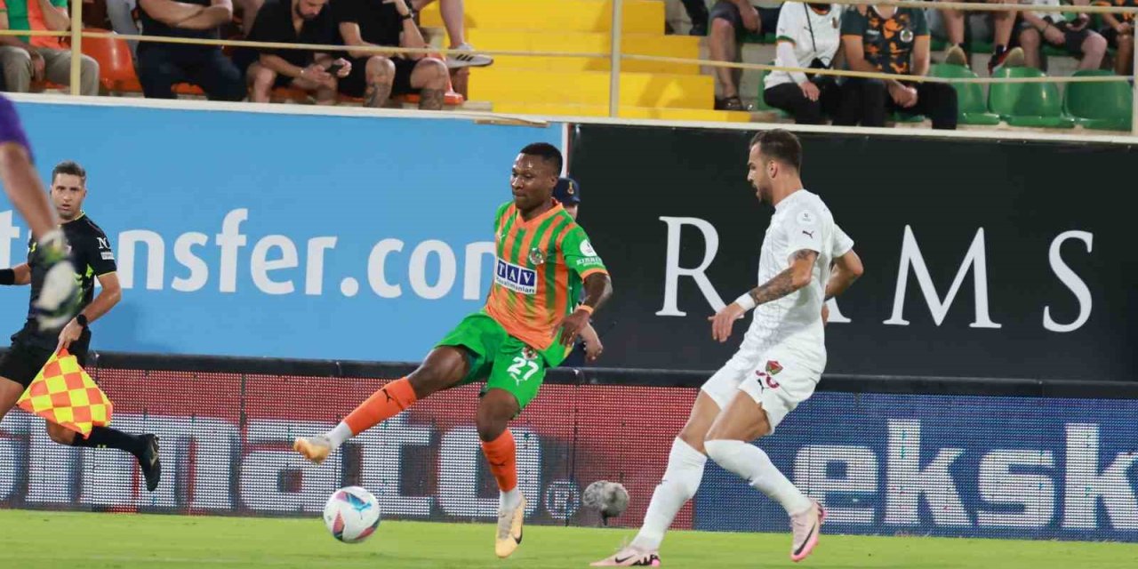 Alanyaspor- A. Hatayspor karşılaşmasında ilk yarı golsüz bitti