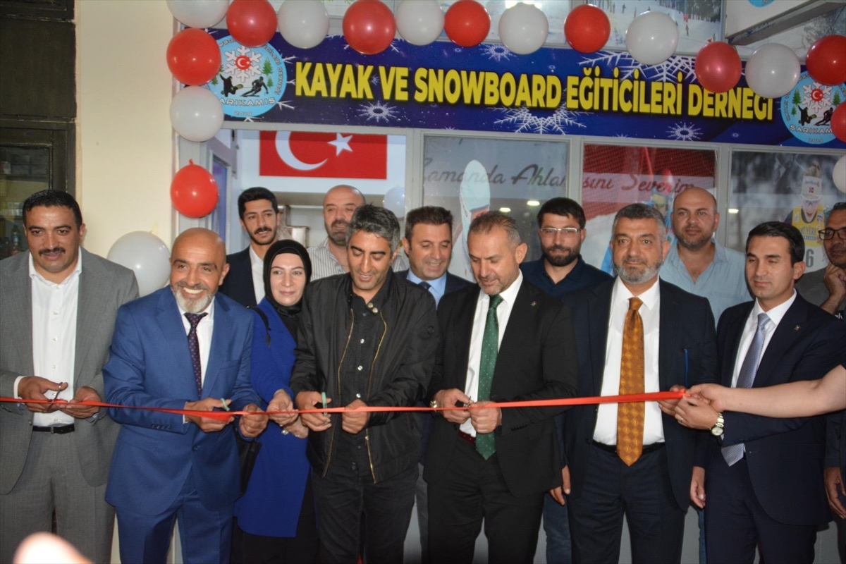 Kars'ta Kayak ve Snowboard Eğiticileri Derneği ofisi açıldı