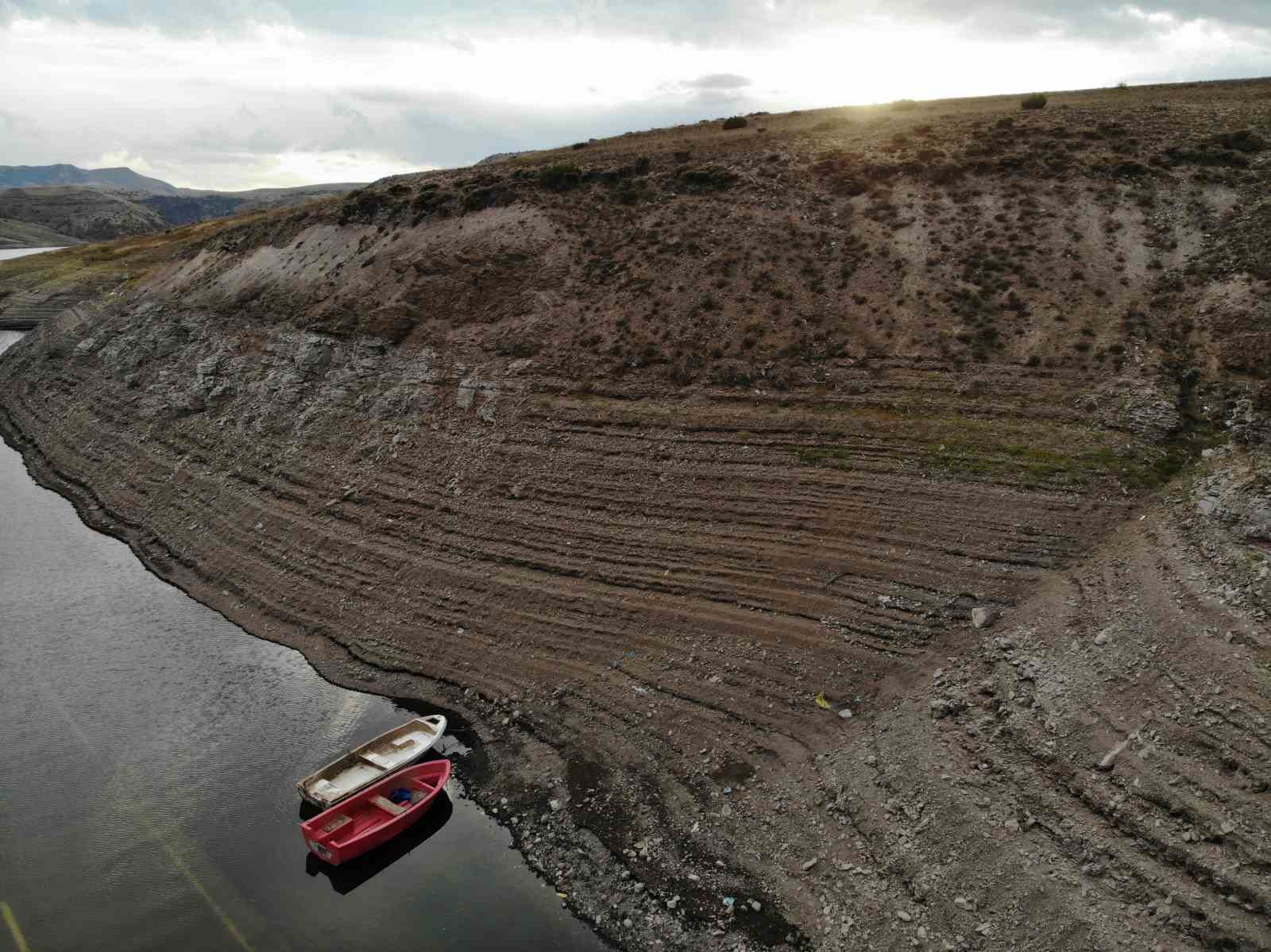 Kars’ın en büyük barajında sular 40 metre çekildi