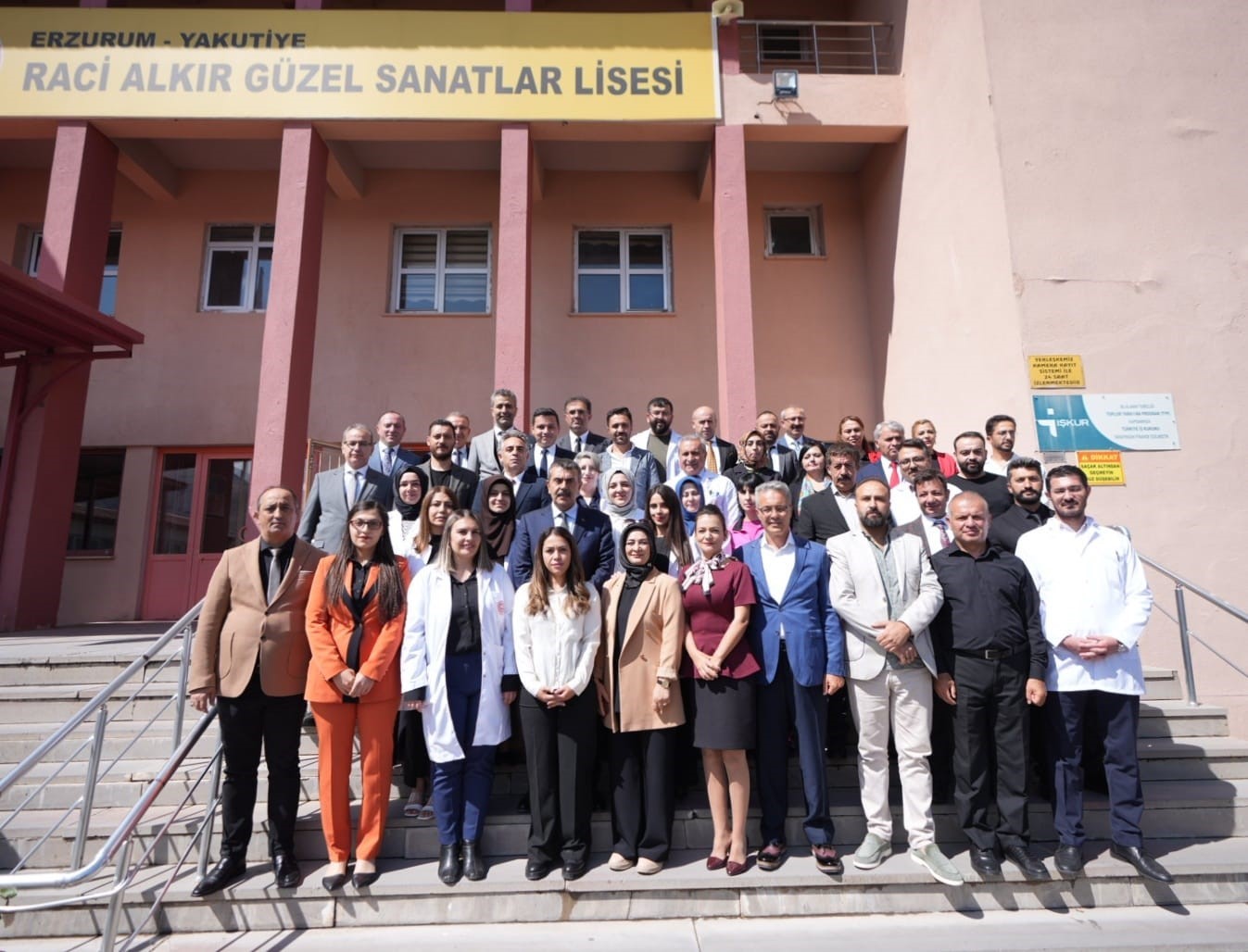 Bakan Tekin, Erzurum'da öğretmen ve öğrencilerle buluştu