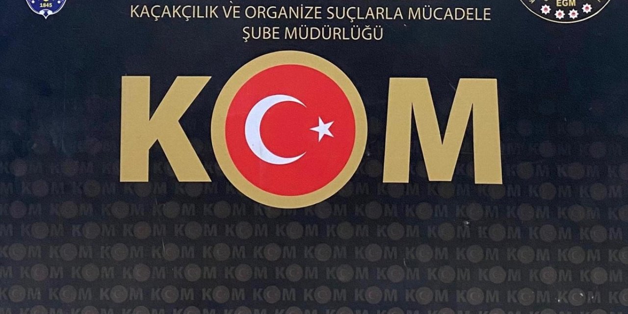 Kars'ta ehliyet sınavında kurduğu düzenekle kopya çeken kişi yakalandı