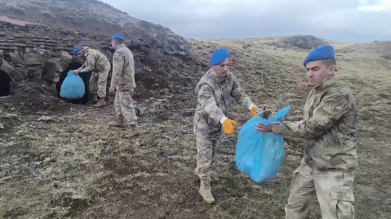 Erzurum jandarmasından tabya temizliği