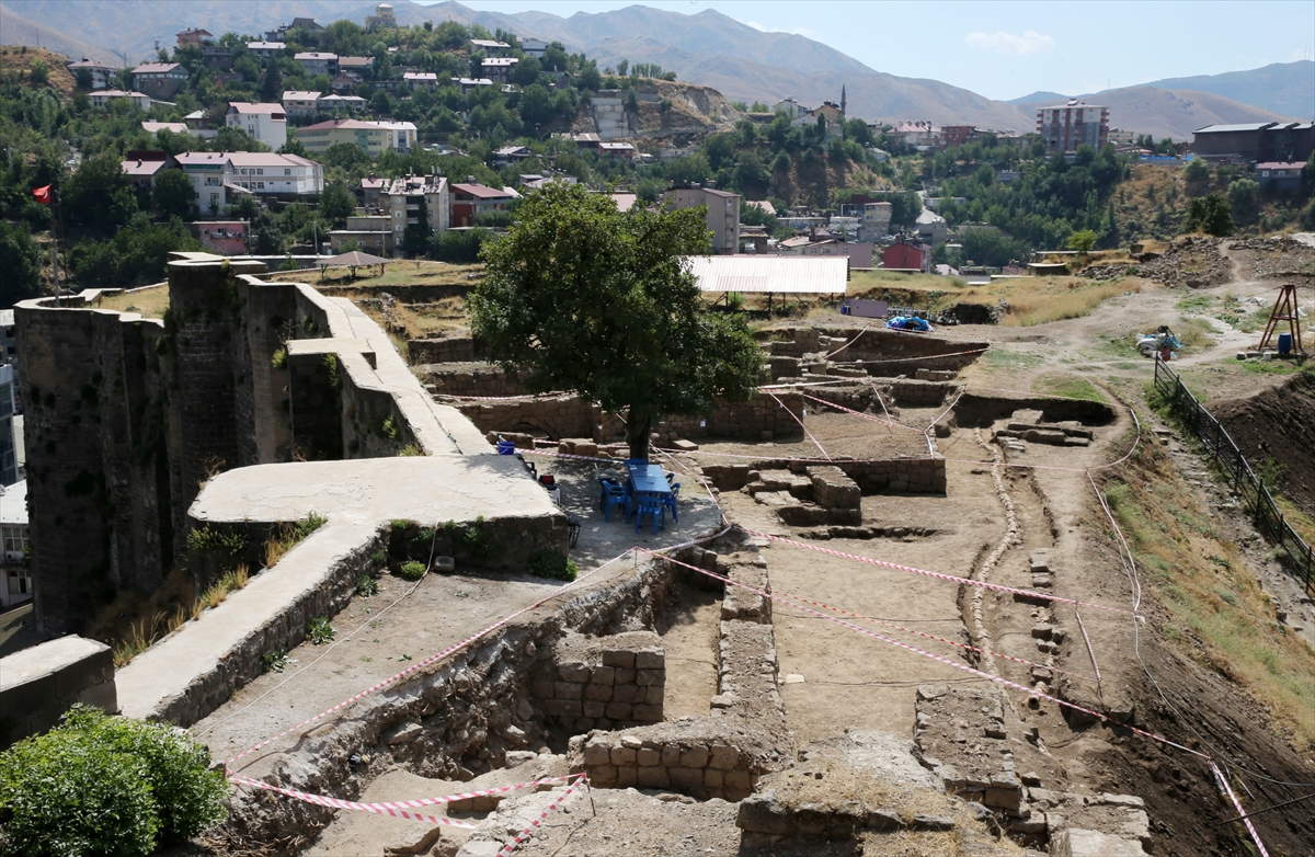 Bitlis Kalesi'nde içme suyu şebekesi bulundu